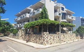 Captain Yiannis Studios & Apartments